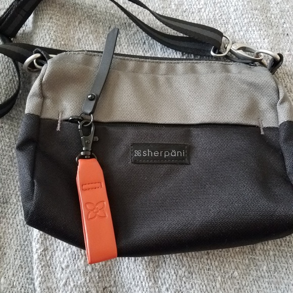 sherpani skye mini crossbody